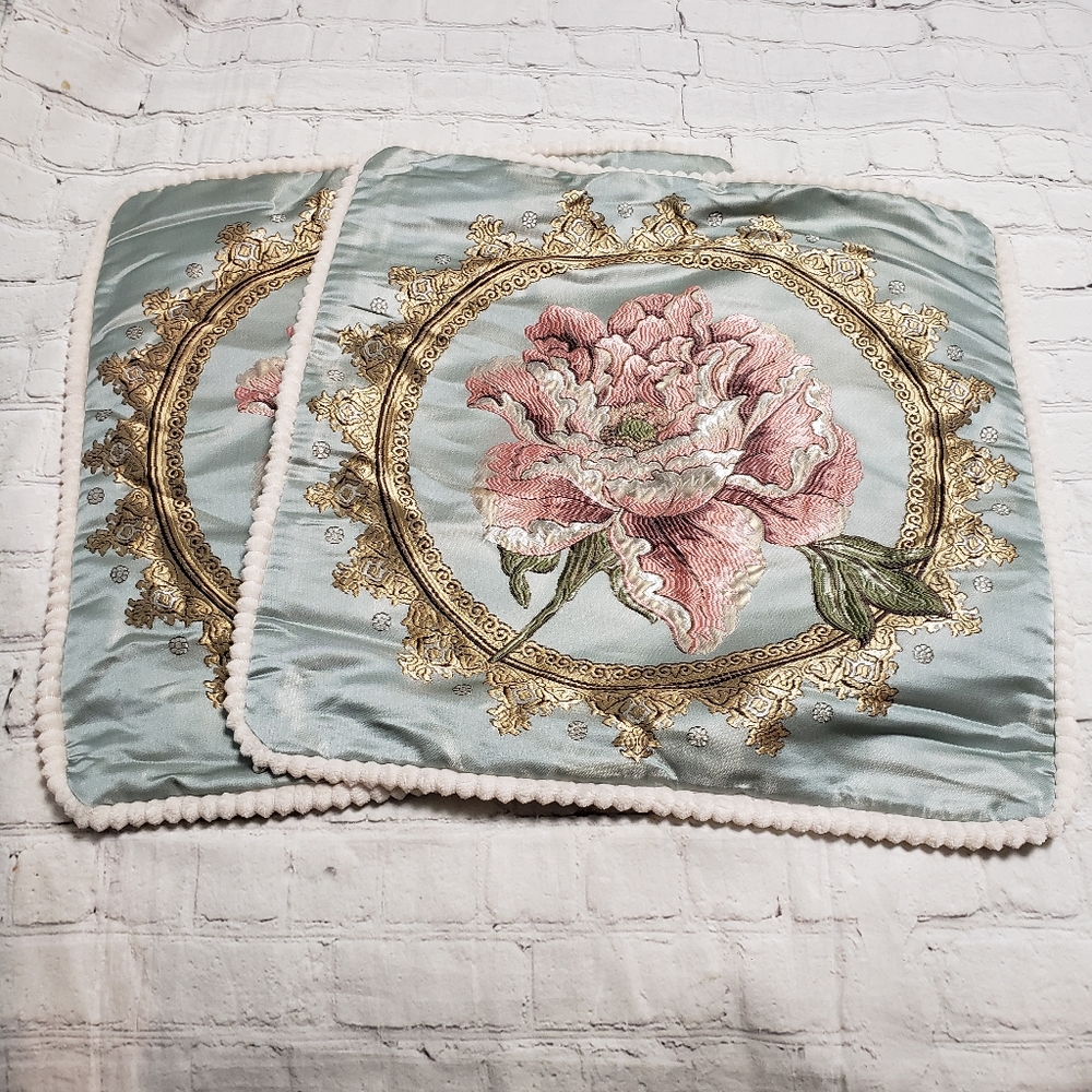 Live well pillow covers.